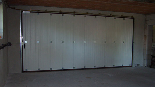 Posuvná vrata do boku